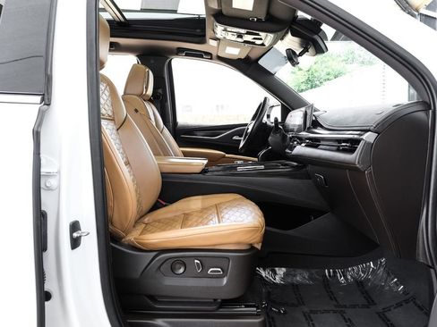 Used 2023 Cadillac Escalade Premium Luxury AWD/4WD image 39
