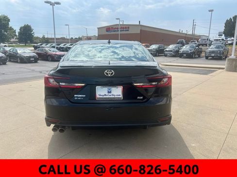 Used 2025 Toyota Camry SE FWD image 11