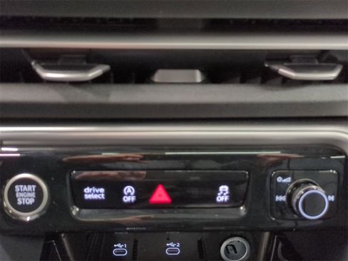 Used 2025 Audi Q5 Premium w/ Convenience Package image 26