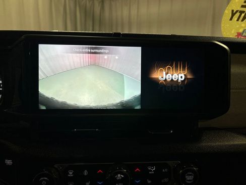 Used 2024 Jeep Wrangler Unlimited image 18