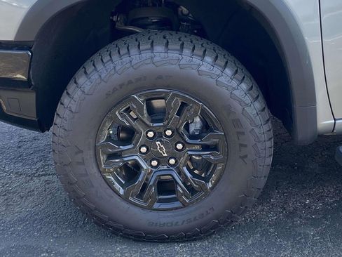 Used 2023 Chevrolet Silverado 1500 ZR2 w/ Technology Package AWD/4WD image 9