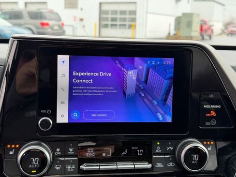 Used 2024 Toyota Highlander XLE image 23