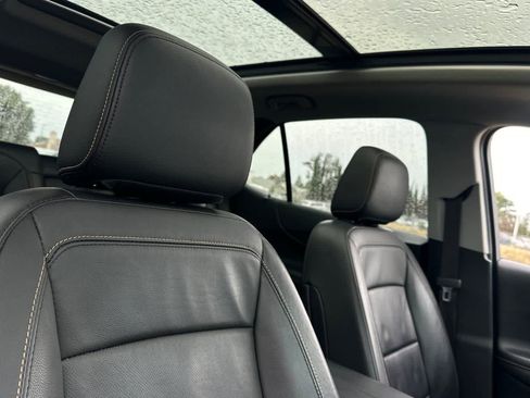 Used 2018 Chevrolet Equinox Premier FWD image 19