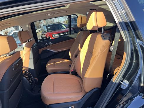 Used 2023 BMW X7 xDrive40i w/ Executive Package image 25