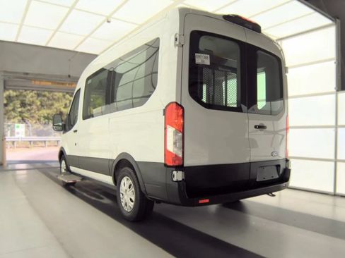 Used 2019 Ford Transit 150 XL RWD image 4