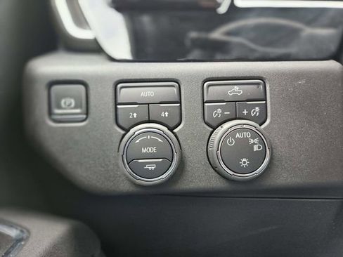 Used 2025 Chevrolet Silverado 1500 LT image 30