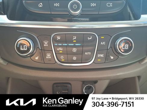 Used 2021 Chevrolet Traverse LT w/ LT Premium Package AWD/4WD image 19