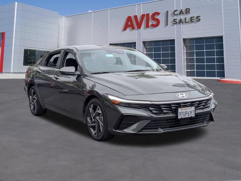 Used 2025 Hyundai Elantra SEL FWD image 3