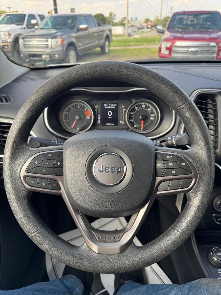 Used 2021 Jeep Cherokee Latitude AWD/4WD image 11