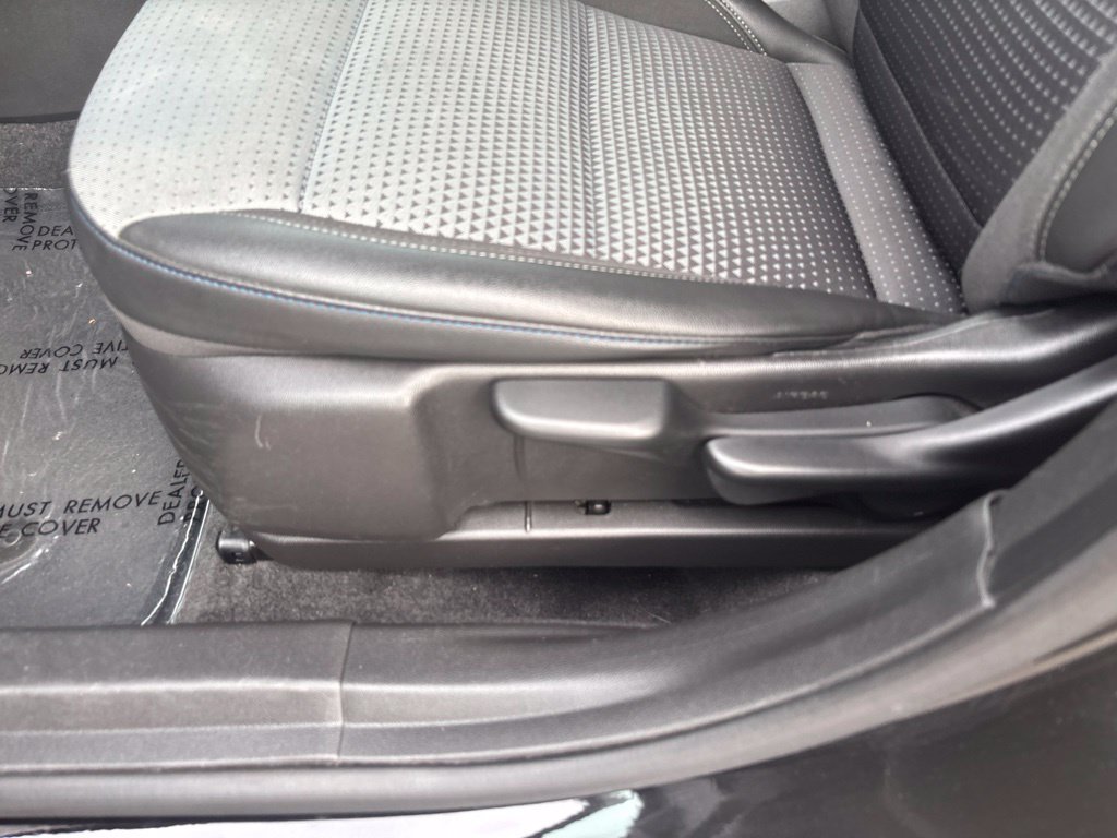 Used 2025 Chevrolet Trax LT FWD image 34