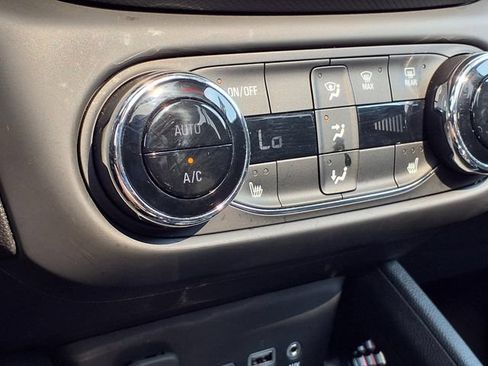 Used 2023 Chevrolet TrailBlazer RS w/ Sun and Liftgate Package FWD image 5