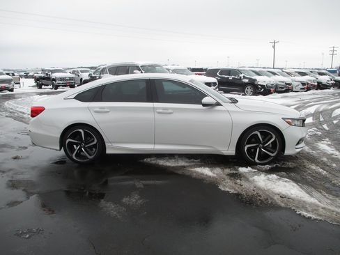 Used 2020 Honda Accord Sport image 3