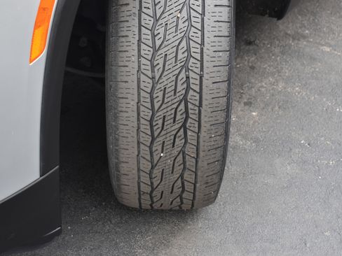 Used 2022 Chevrolet Traverse RS image 33