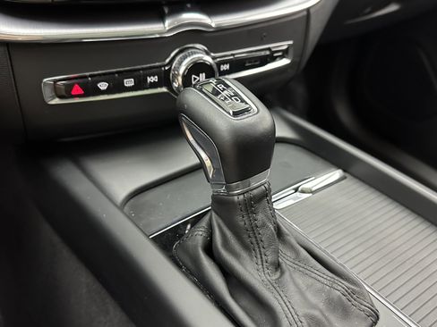 Used 2020 Volvo XC60 T5 Momentum image 19