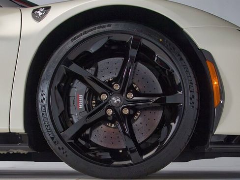 Used 2023 Ferrari SF90 Spider image 9