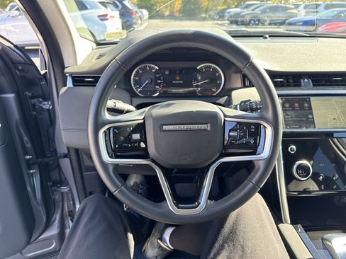 Used 2023 Land Rover Discovery Sport SE image 18