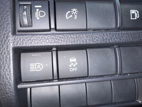 Used 2025 Toyota 4Runner SR5 AWD/4WD image 18
