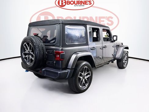 Used 2024 Jeep Wrangler Unlimited w/ Convenience Group AWD/4WD image 9