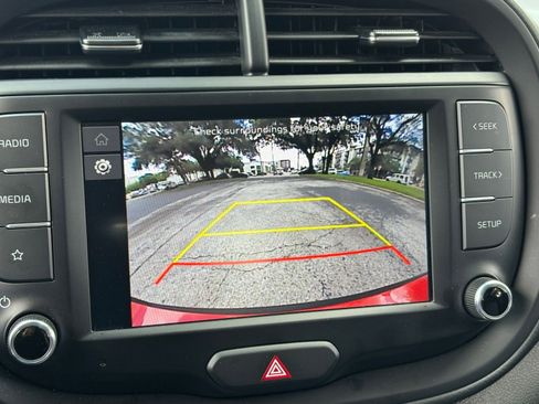 Used 2025 Kia Soul LX w/ LX Technology Package FWD image 20