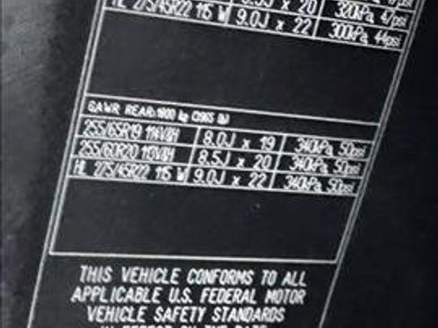 Used 2024 Land Rover Defender 110 X-Dynamic SE image 25