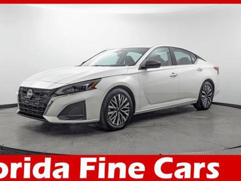 Used 2024 Nissan Altima 2.5 SV FWD image 1
