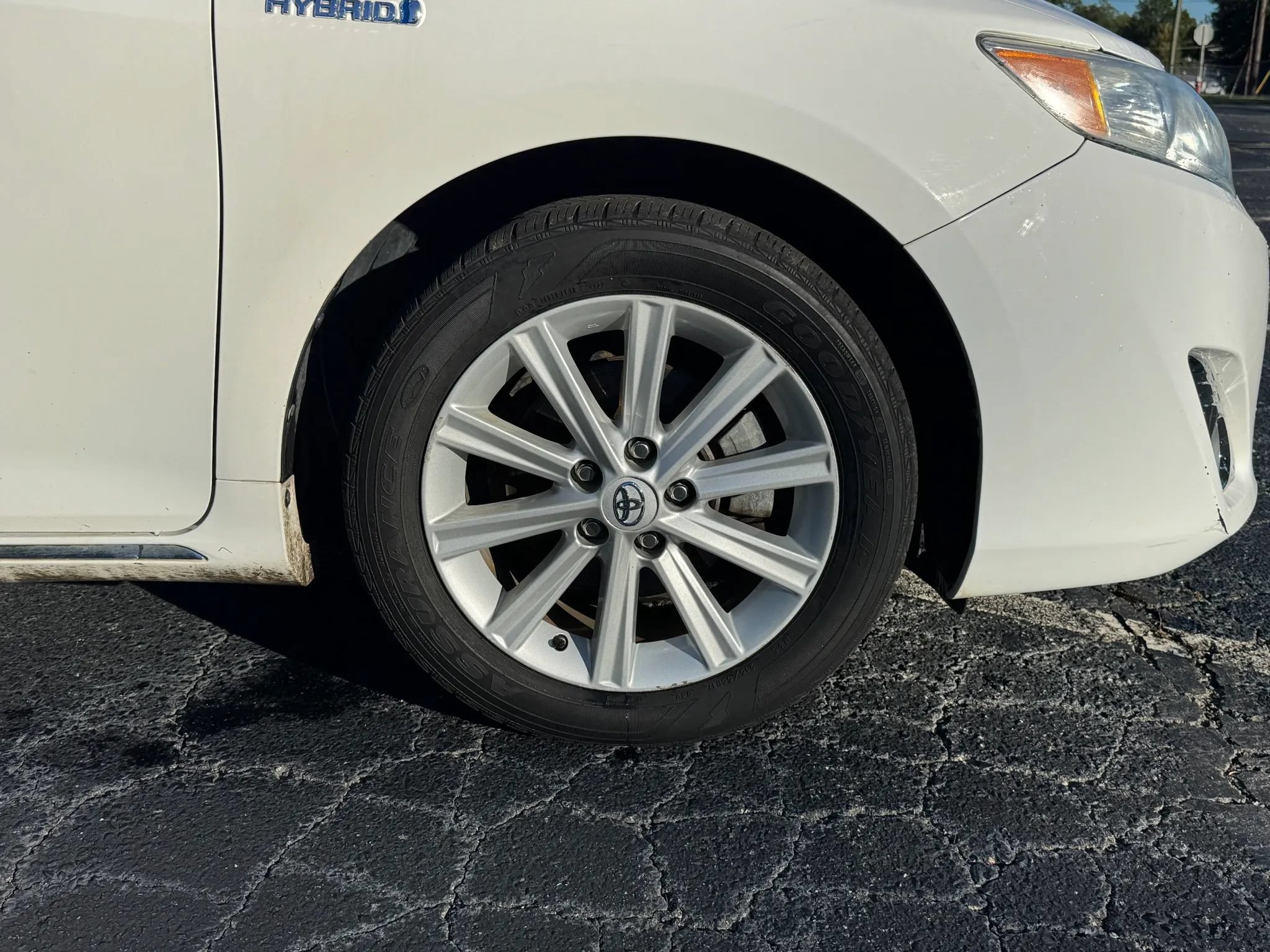 Used 2014 Toyota Camry XLE w/ Leather Package FWD image 9