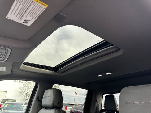 Used 2022 GMC Sierra 1500 Denali w/ Denali Premium Package image 34