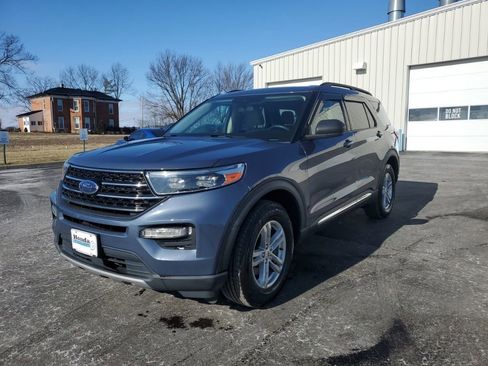 Used 2021 Ford Explorer XLT w/ Equipment Group 202A image 3