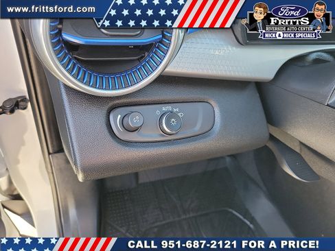 Used 2024 Chevrolet Trax LT w/ Sunroof Package image 11