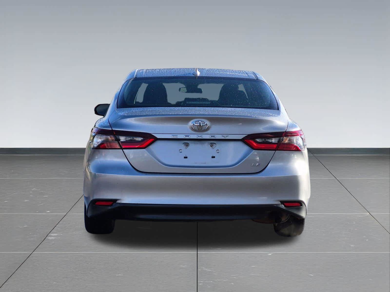 Used 2022 Toyota Camry LE FWD image 5