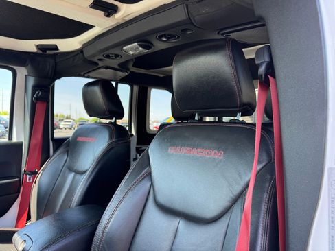 Used 2018 Jeep Wrangler Unlimited Rubicon w/ Max Tow Package image 15