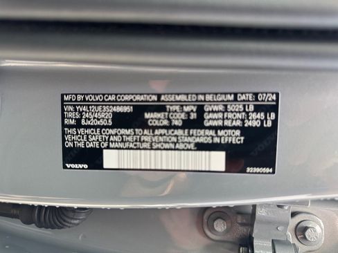 Used 2025 Volvo XC40 B5 Plus AWD/4WD image 35