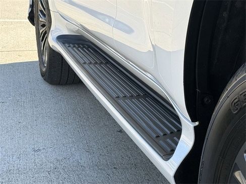 Used 2023 Lexus GX 460 Premium w/ Accessory Package image 9