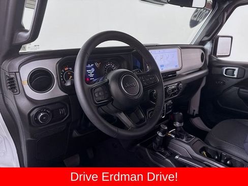 Used 2025 Jeep Wrangler Unlimited Sport AWD/4WD image 7