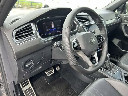 Used 2022 Volkswagen Tiguan SE R-Line FWD image 17