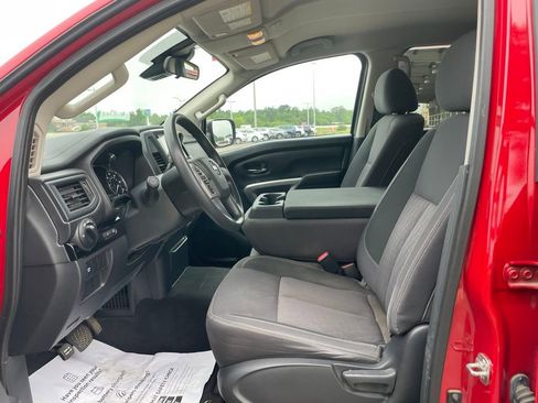 Used 2022 Nissan Titan SV RWD image 12