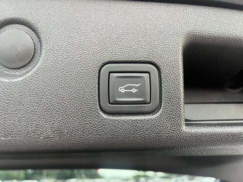 Used 2023 Chevrolet Equinox LT AWD/4WD image 13
