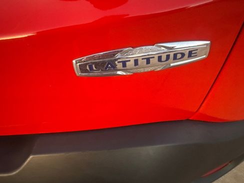 Used 2018 Jeep Renegade Latitude w/ Cold Weather Group image 11