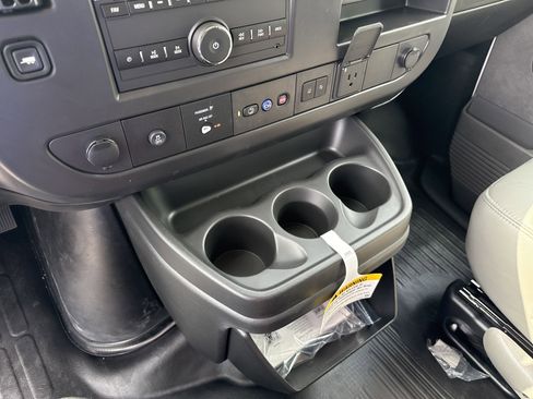 New 2025 Chevrolet Express 3500 LS image 18