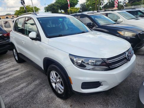 Used 2015 Volkswagen Tiguan S image 2