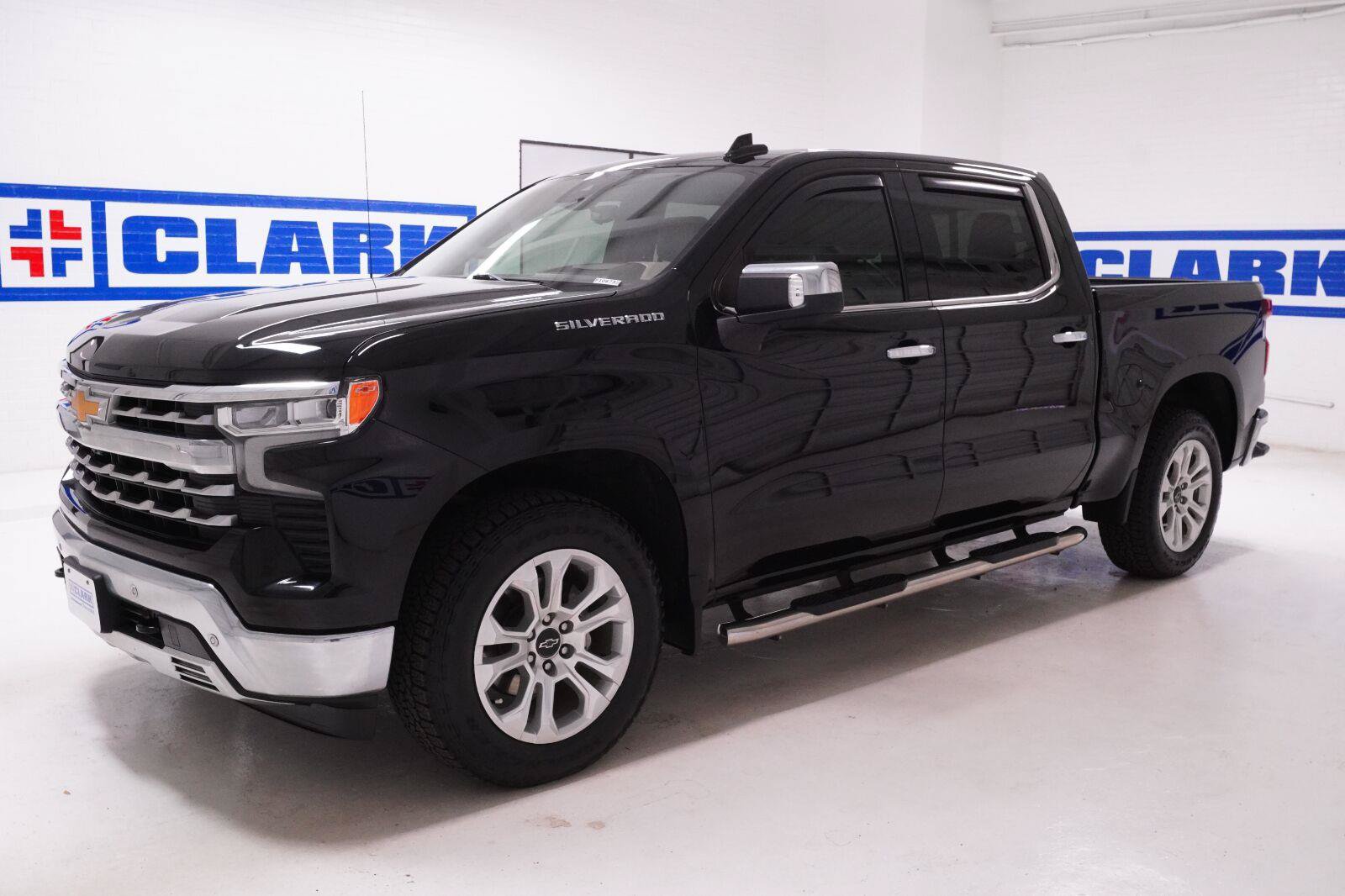 Used 2024 Chevrolet Silverado 1500 LTZ w/ Technology Package RWD image 36