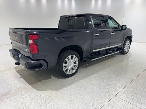 Used 2023 Chevrolet Silverado 1500 High Country w/ High Country Premium Package image 5