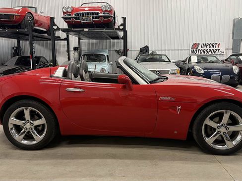 Used 2008 Pontiac Solstice Convertible w/ Premium Package RWD image 9