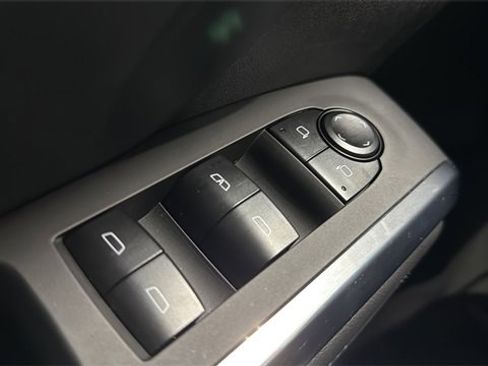 Used 2025 Chevrolet Traverse LT image 21