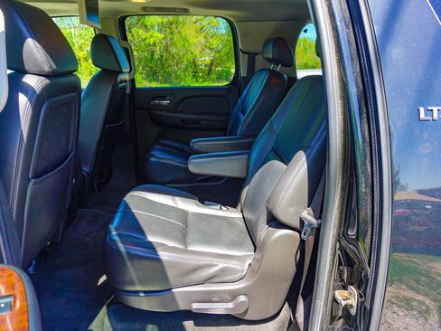 Used 2008 Chevrolet Suburban LTZ w/ LTZ Preferred Equipment Group AWD/4WD image 21