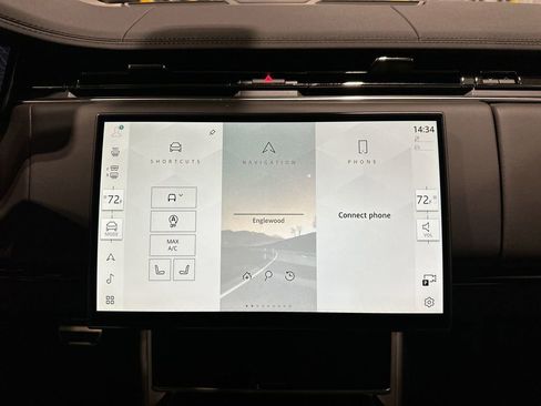 New 2026 Land Rover Range Rover Long Wheelbase SE image 13