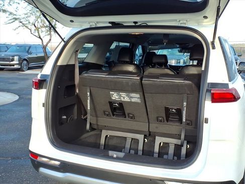 Used 2024 Kia Carnival LX image 17