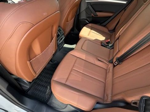 Used 2024 Audi Q5 2.0T Premium Plus w/ Premium Plus Package AWD/4WD image 3
