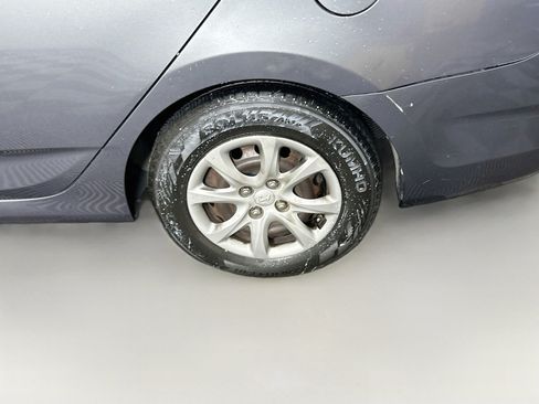 Used 2012 Hyundai Accent GLS FWD image 11