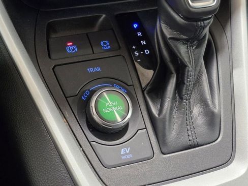 Used 2022 Toyota RAV4 XSE AWD/4WD image 9